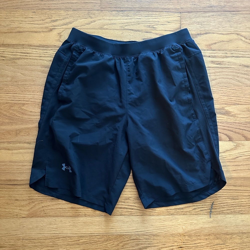 Under Armour Men’s Launch 9” Short in Black, size Large